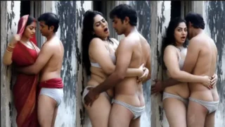 Outdoor Of A Devar Bhabhi In A Ruined House MMS Video